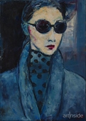 Kobieta w ciemnych okularach